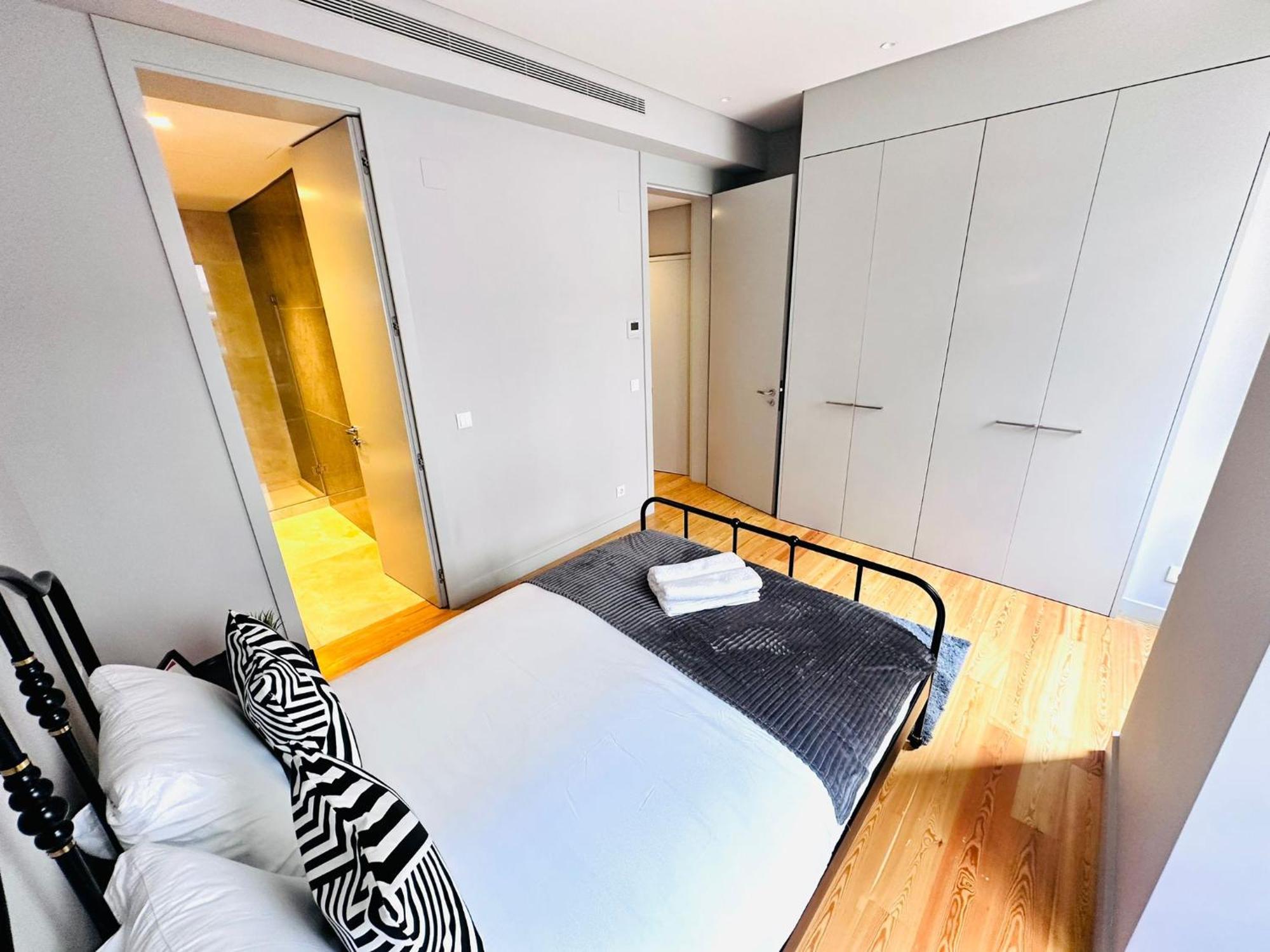 The Eca De Queiroz House - No Cv E - Three-bedroom Appartement